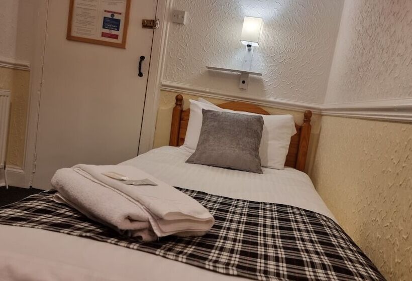 בית מלון כפרי The Hampton Court Guesthouse