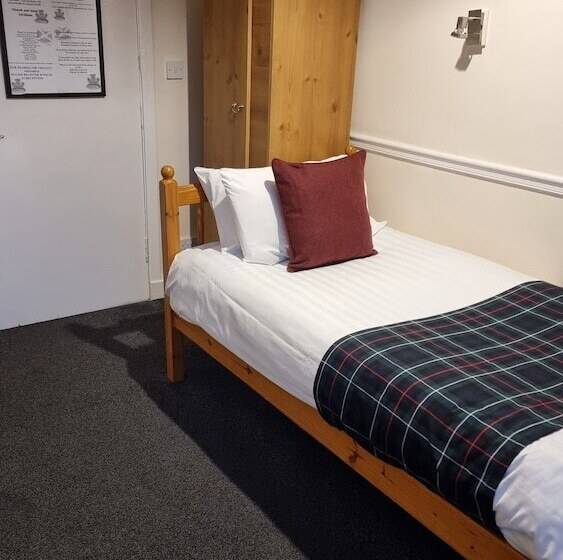 בית מלון כפרי The Hampton Court Guesthouse