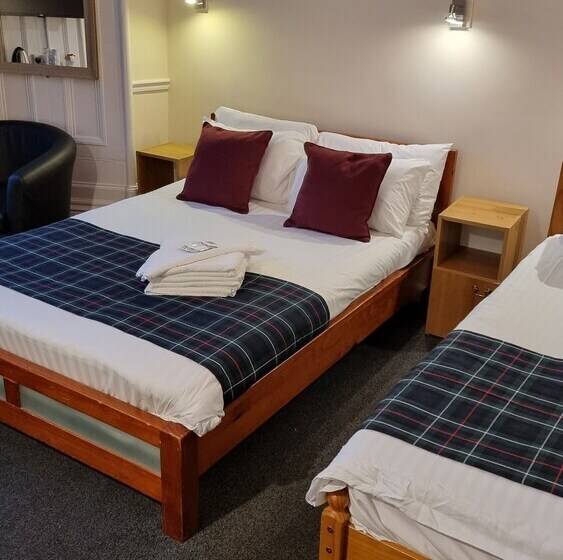 בית מלון כפרי The Hampton Court Guesthouse