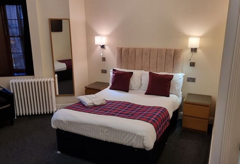 בית מלון כפרי The Hampton Court Guesthouse