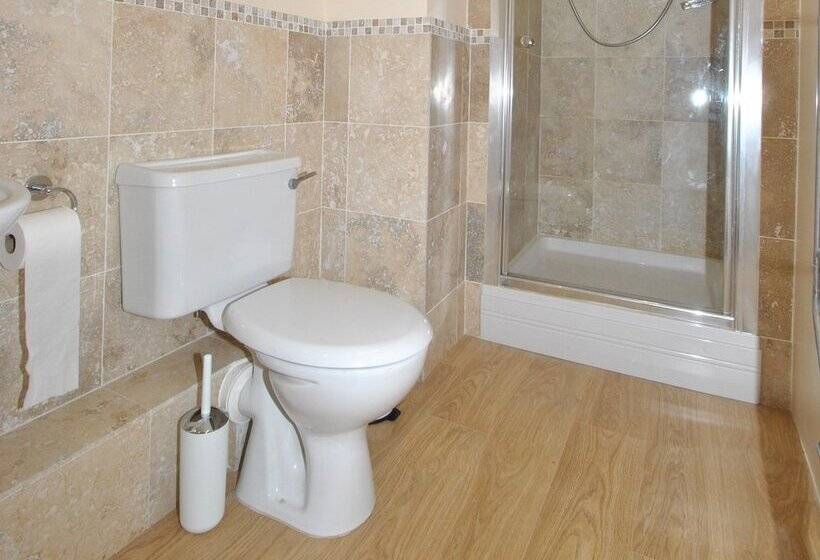 Отель The Hood Arms