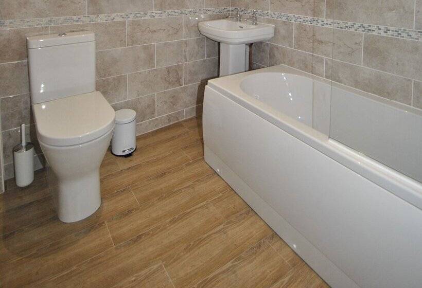 Отель The Hood Arms