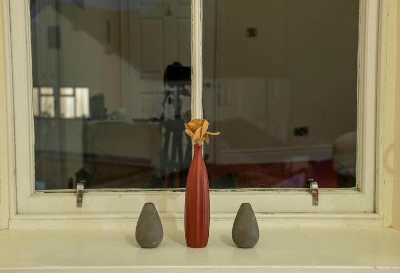 בית מלון כפרי The Knighton