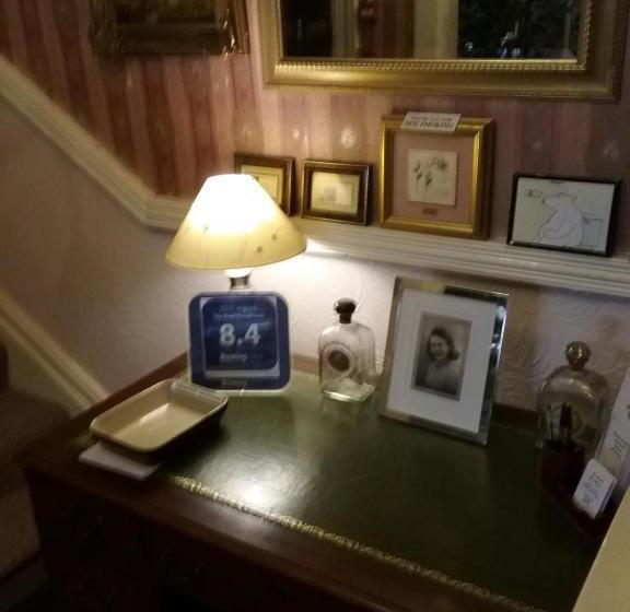 בית מלון כפרי The Knoll Guest House