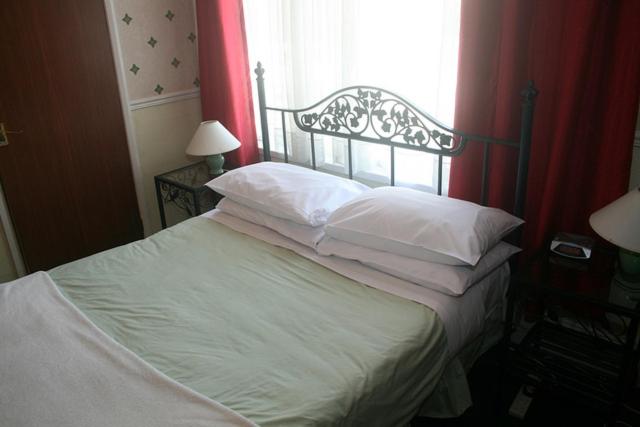 בית מלון כפרי The Knoll Guest House