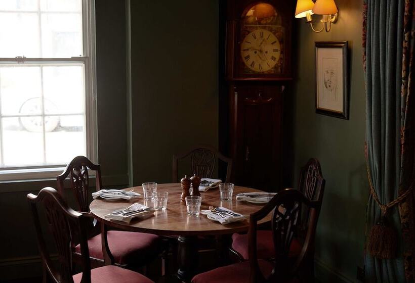 Отель The Pembroke Arms