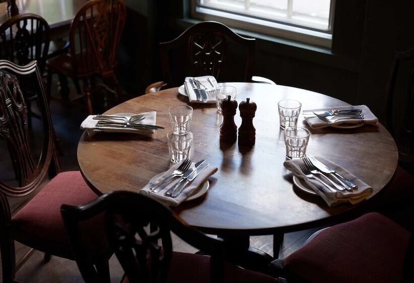 فندق The Pembroke Arms