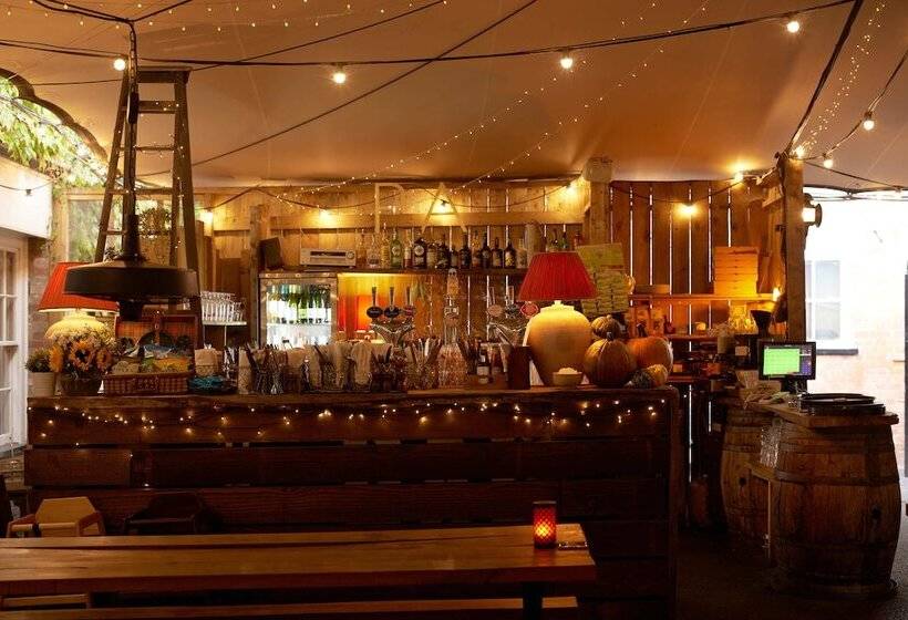 Отель The Pembroke Arms