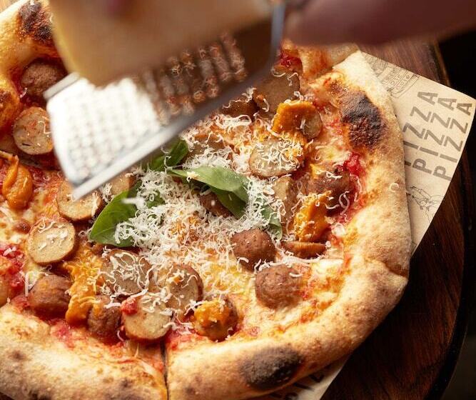 Отель The Pembroke Arms