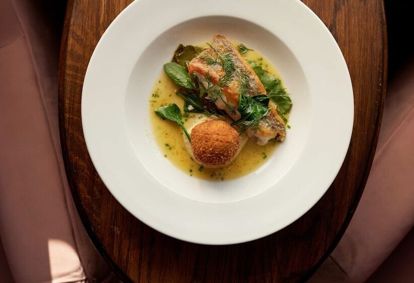 Отель The Pembroke Arms