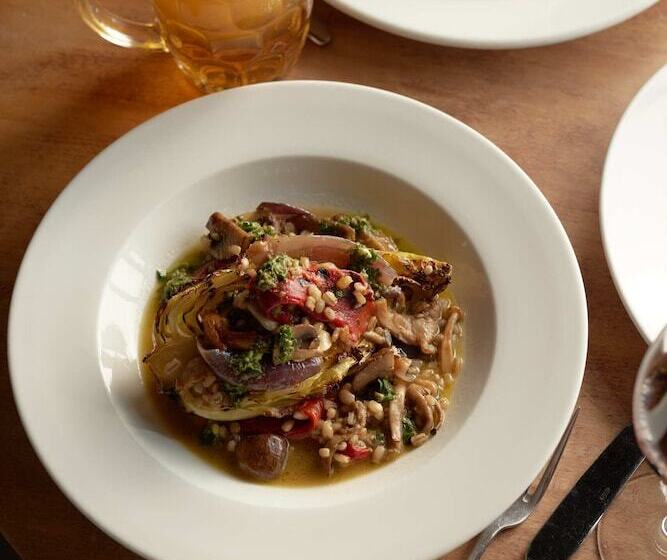 Отель The Pembroke Arms