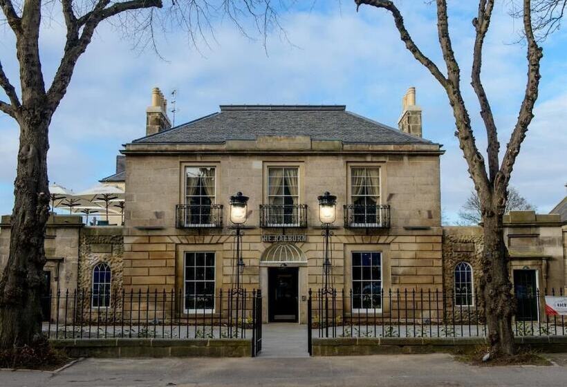 Отель The Raeburn