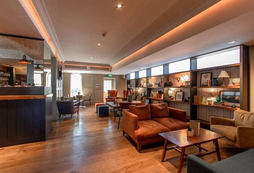 Отель The Raeburn