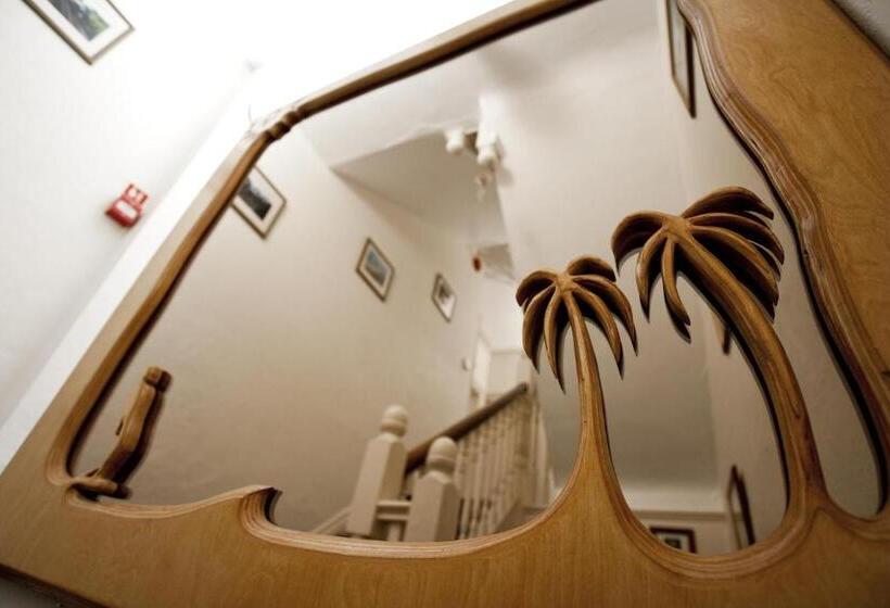 호텔 The Rosscourt Adults Only