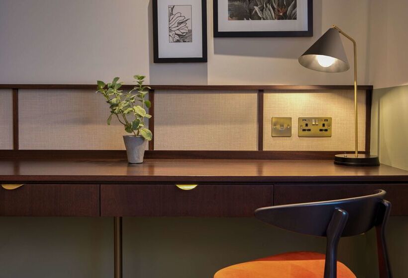 The Samuel Ryder Hotel St Albans, Tapestry Collection Hilton