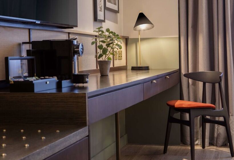 The Samuel Ryder Hotel St Albans, Tapestry Collection Hilton