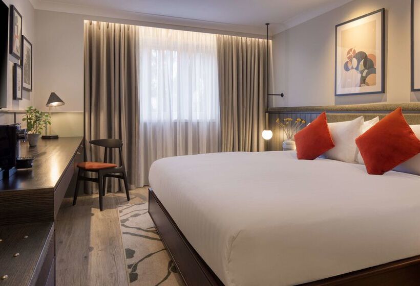 The Samuel Ryder Hotel St Albans, Tapestry Collection Hilton