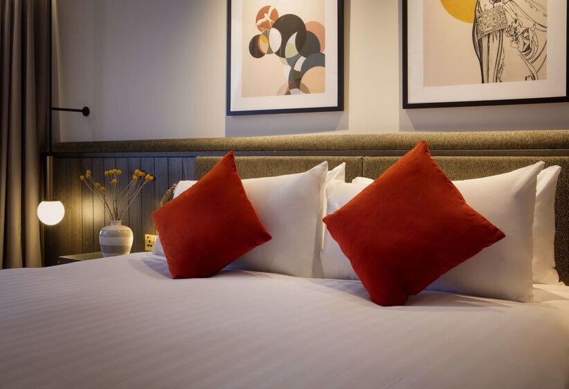 The Samuel Ryder Hotel St Albans, Tapestry Collection Hilton