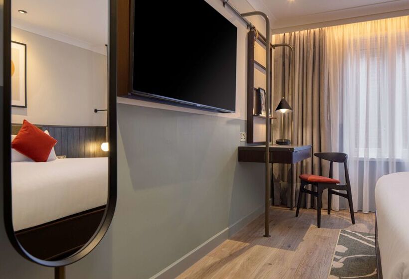 The Samuel Ryder Hotel St Albans, Tapestry Collection Hilton