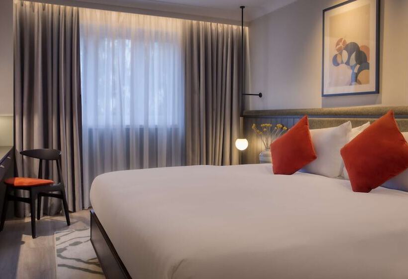 The Samuel Ryder Hotel St Albans, Tapestry Collection Hilton