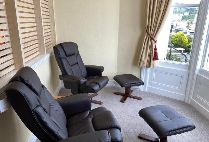 Отель The Shelbourne   Exclusivley For Adults