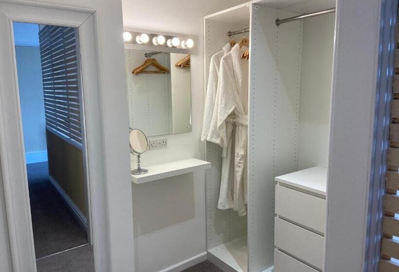 Отель The Shelbourne   Exclusivley For Adults