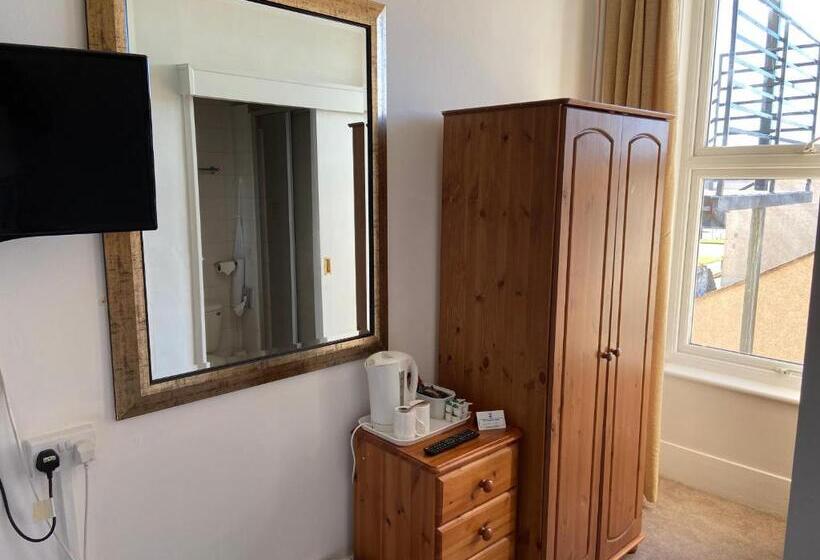 Отель The Shelbourne   Exclusivley For Adults