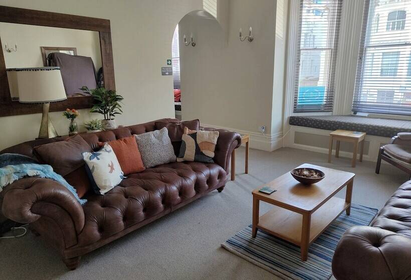 Отель The Sheldon B&b Free Private Parking