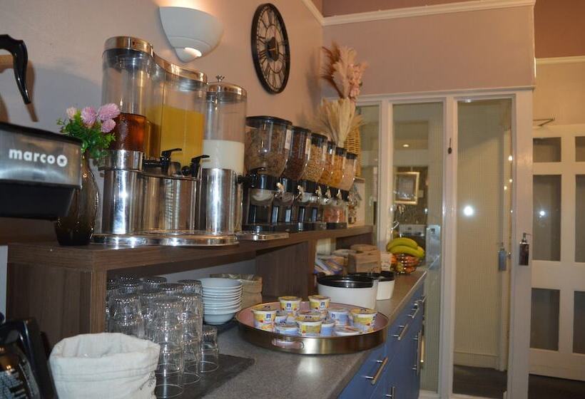 ホテル The Sheldon B&b   Free Private Parking