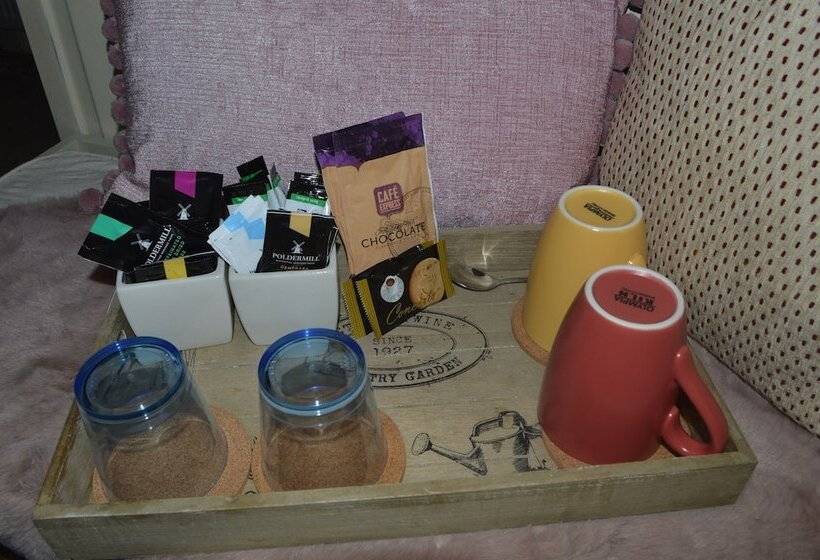 Отель The Sheldon B&b Free Private Parking