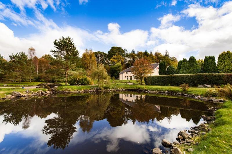 Отель The Stronlossit Inn