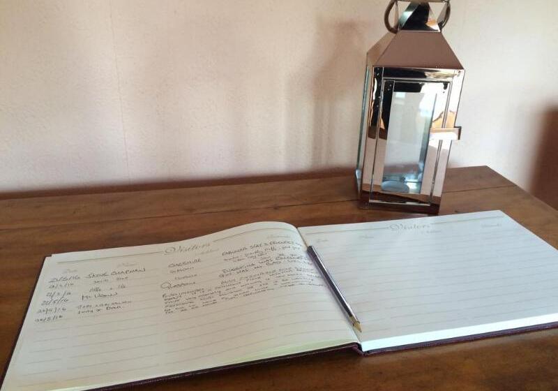 Отель The Stronlossit Inn