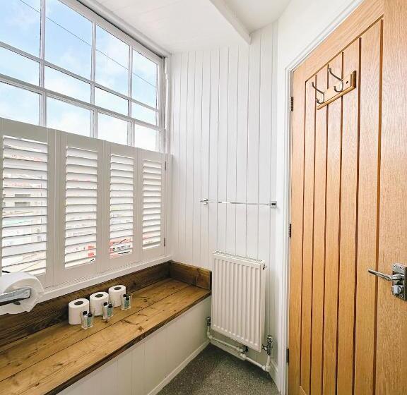 בית מלון כפרי The Western