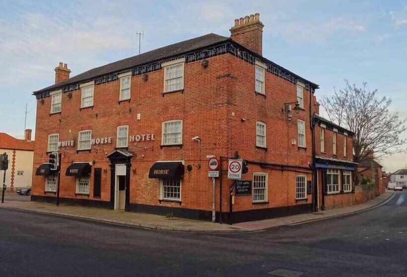 호텔 The White Horse