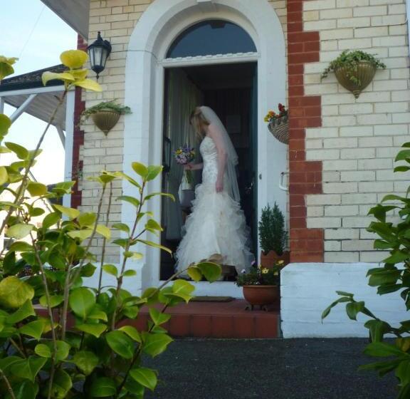 Отель Varley House