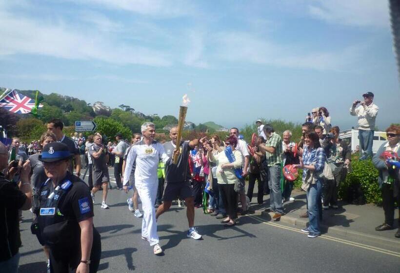 Отель Varley House