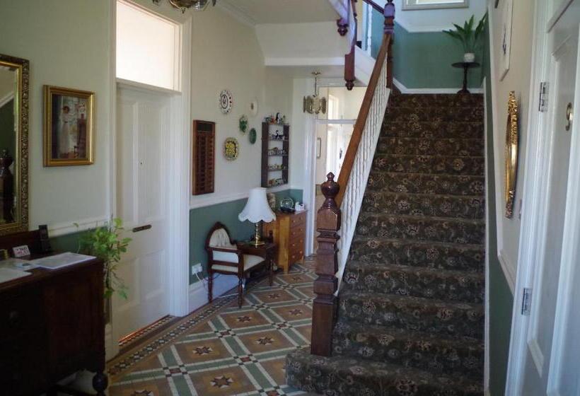 Отель Varley House