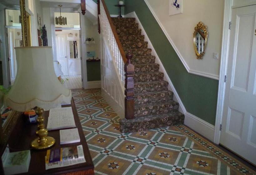 Отель Varley House