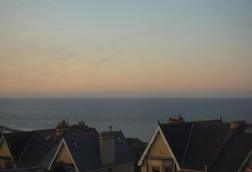 Отель Varley House