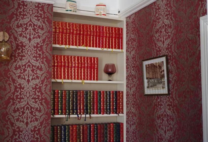 Отель Varley House