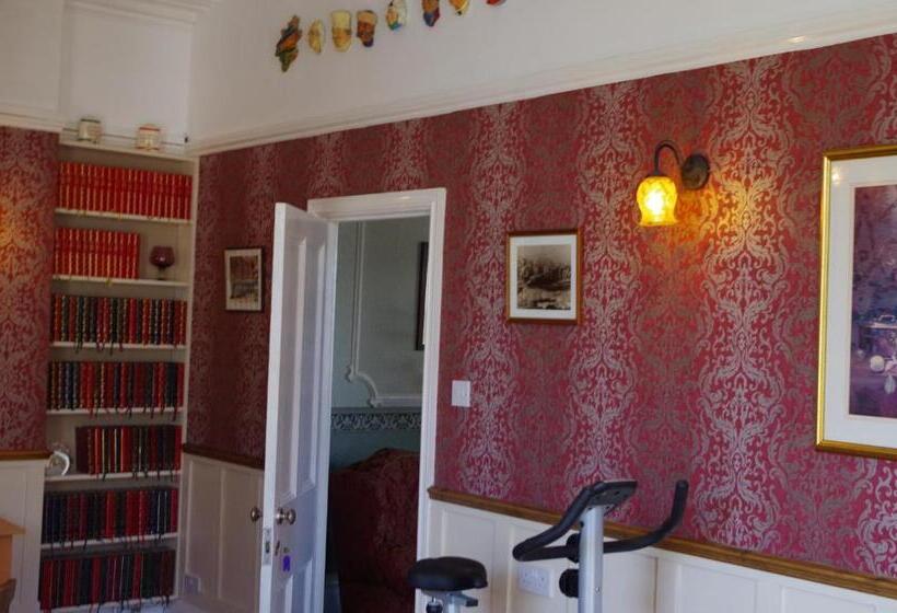 Отель Varley House