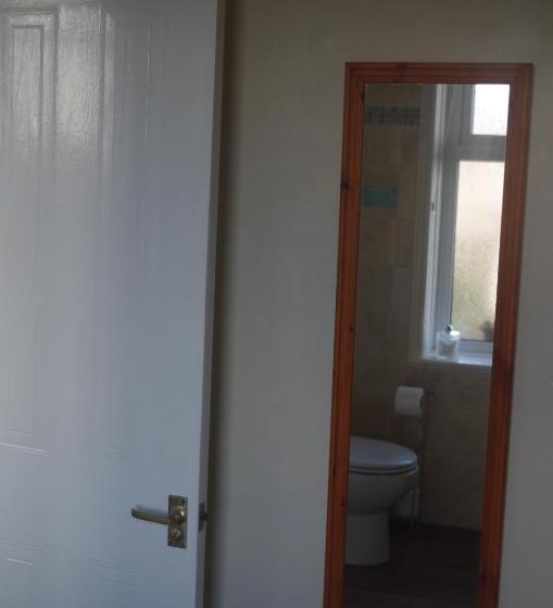 Отель Varley House