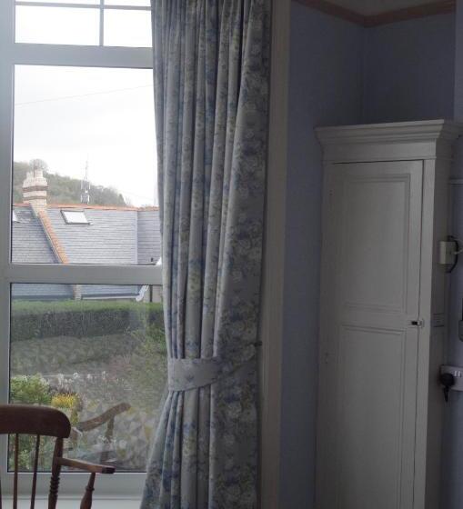 Отель Varley House