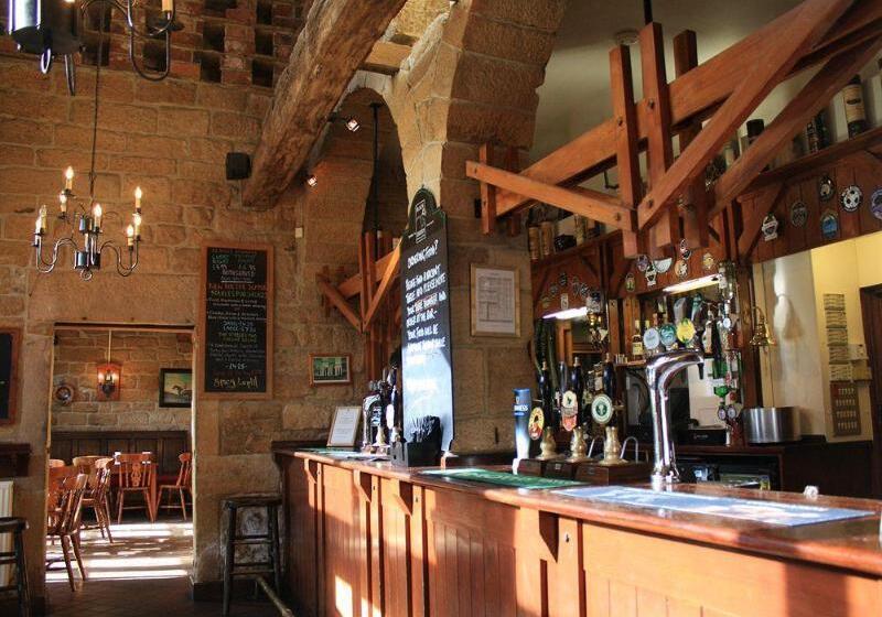 בית מלון כפרי Weetwood Hall Estate