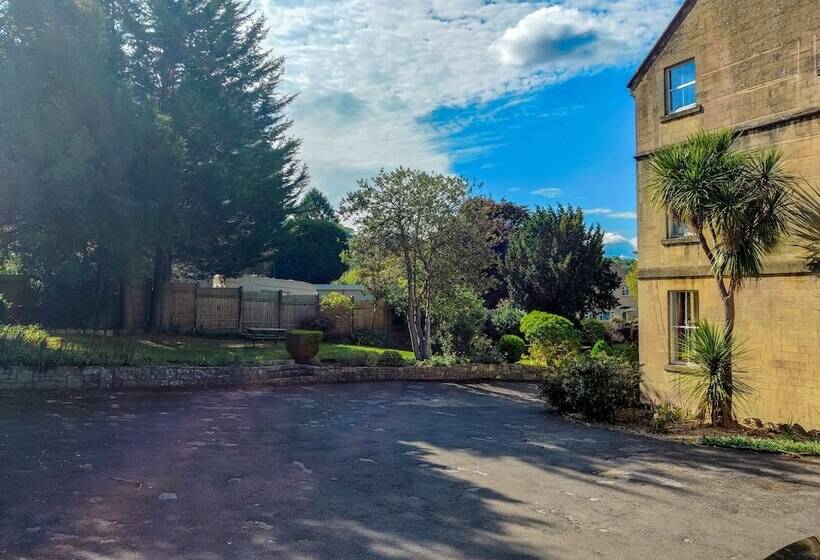 호텔 Wentworth House   Free Parking