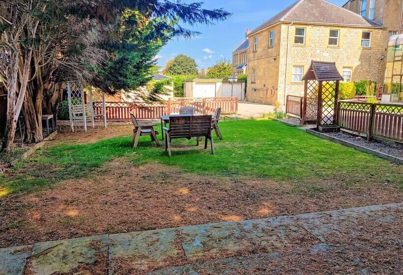 호텔 Wentworth House   Free Parking