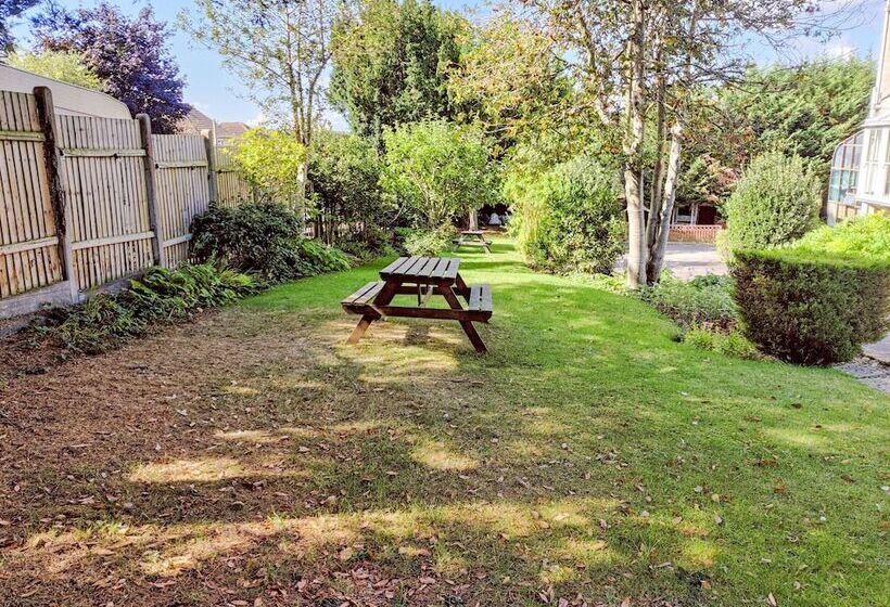 호텔 Wentworth House   Free Parking