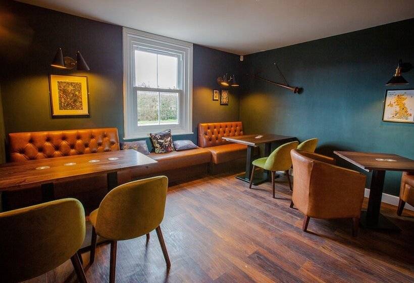 ホテル Woodfalls Inn