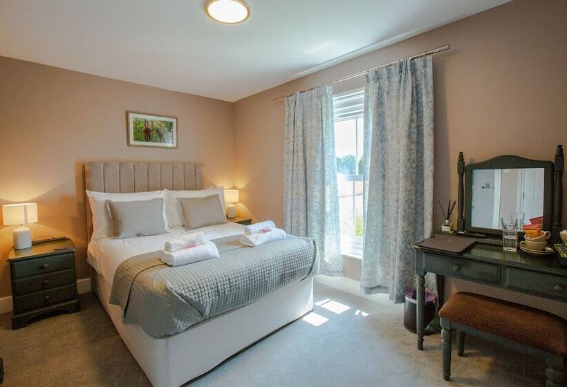 ホテル Woodfalls Inn