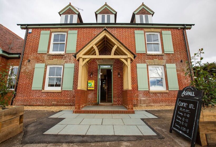 ホテル Woodfalls Inn